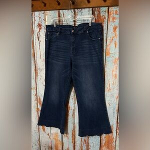 Elliott & Vine Women’s Scalloped Edge Cropped Jeans/Capri